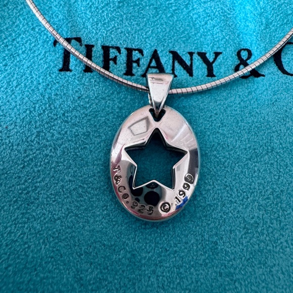 TIFFANY & Co Sterling Silver Stencil Star Pendant on Omega Chain Necklace - Picture 3 of 3